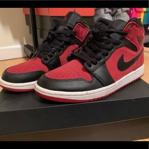 JORDAN 1 MID